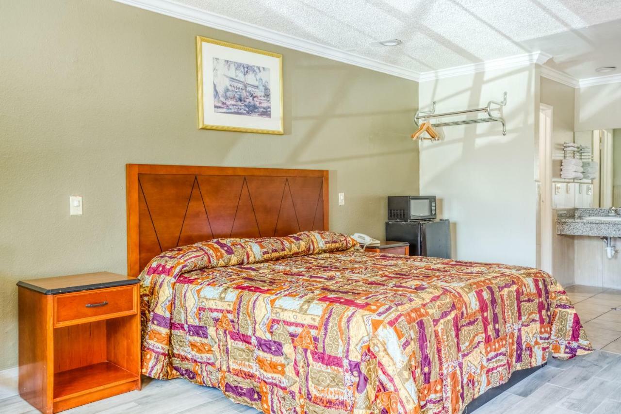 Hotel Whittier, Ca I-605 Екстер'єр фото