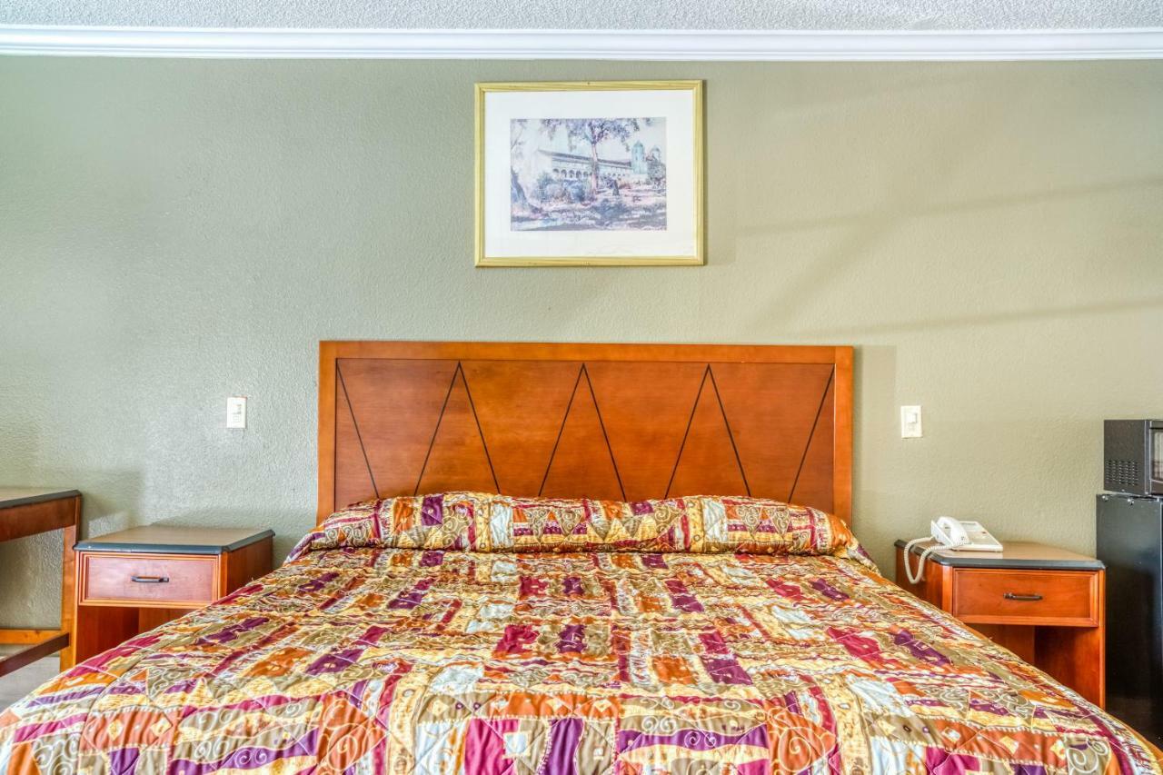 Hotel Whittier, Ca I-605 Екстер'єр фото