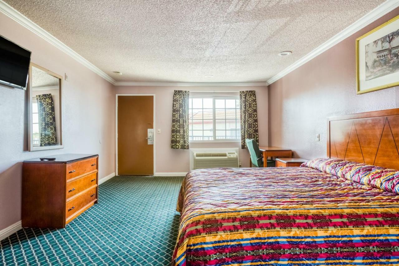 Hotel Whittier, Ca I-605 Екстер'єр фото