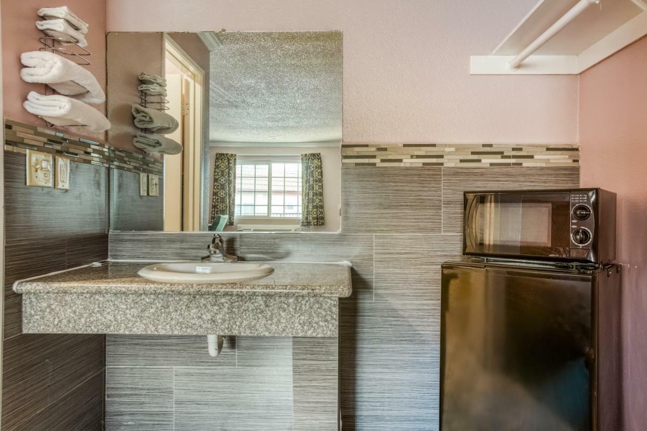 Hotel Whittier, Ca I-605 Екстер'єр фото