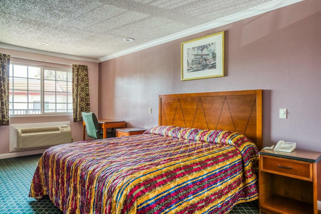 Hotel Whittier, Ca I-605 Екстер'єр фото